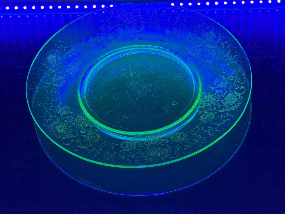 Set of 2 Hazel Atlas 10” Florentine Uranium Green Depression Glass Plates